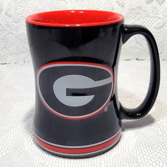 NCAA Georgia Bulldogs Black Red Embossed Cup 14oz Relief Coffee Mug Collectible - Picture 3 of 17